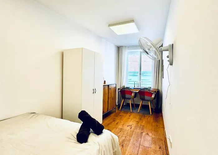 Apartment Comfortable Private In 5br Near Kaufpark Alterlaa Vienna